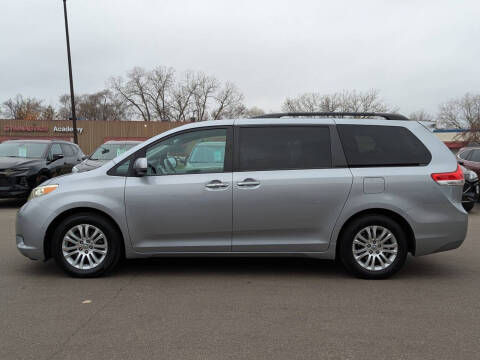 2014 Toyota Sienna XLE 7-Passenger Auto Access Seat