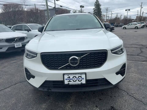 2024 Volvo XC40 B5 Plus Dark Theme