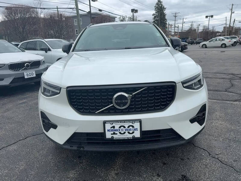2024 Volvo XC40 B5 Plus Dark Theme