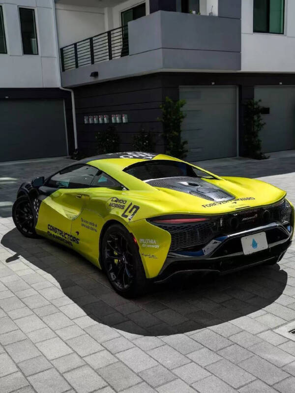 2023 McLaren Artura