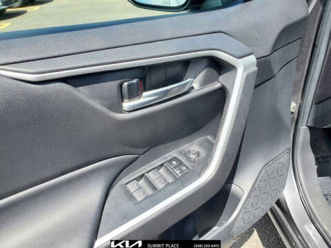 2023 Toyota RAV4 Hybrid SE