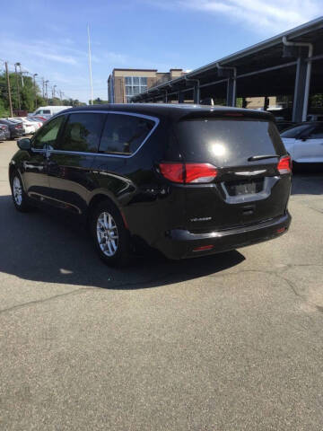 2024 Chrysler Voyager LX