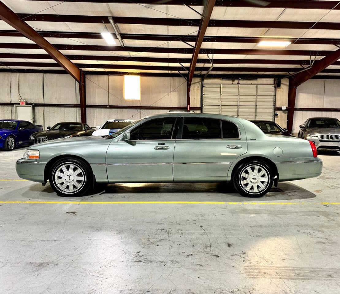 2004 Lincoln Town Car for sale at Carnival Car Company in Victoria, TX