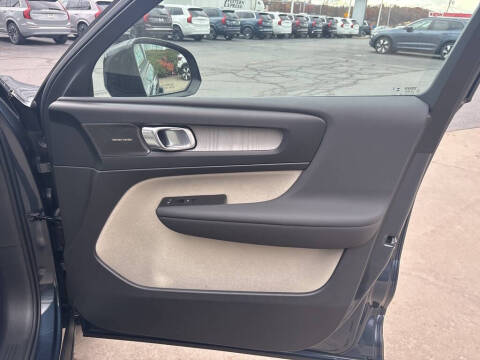 2026 Volvo XC40 B5 Plus