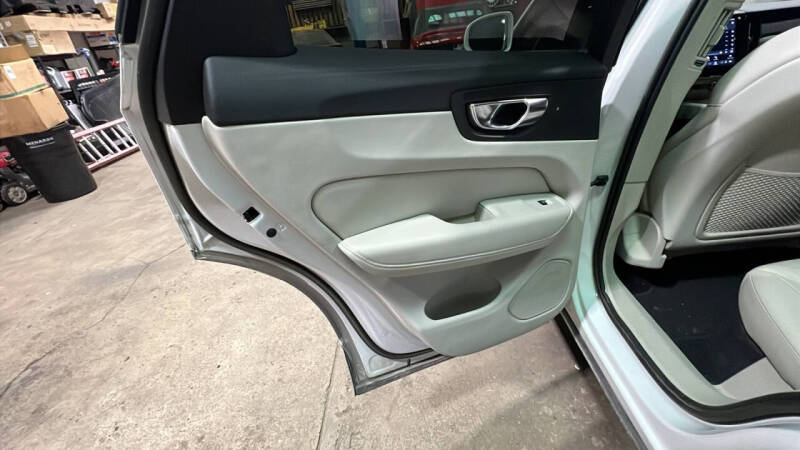 2023 Volvo XC60 B5 Plus Bright Theme