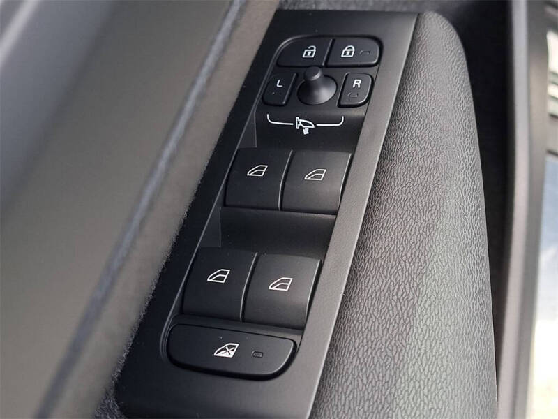 2026 Volvo XC40 B4 Core