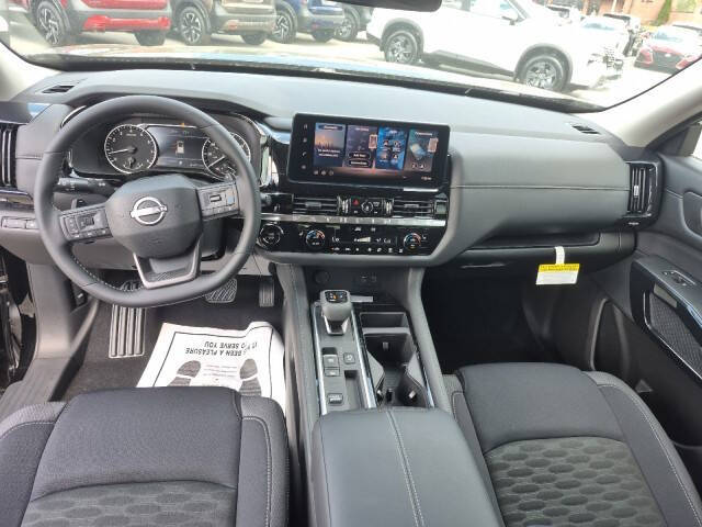 2026 Nissan Pathfinder SV
