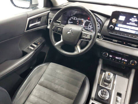 2024 Mitsubishi Outlander SE