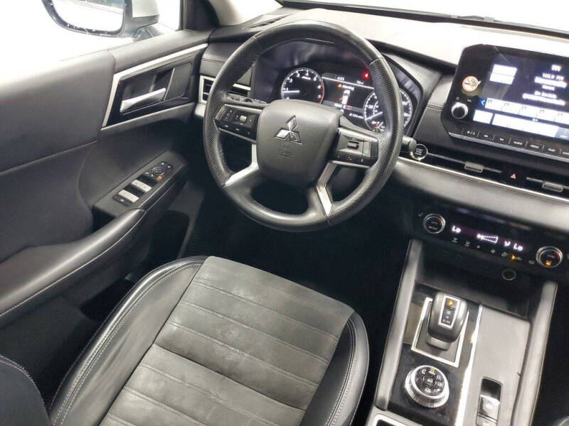 2024 Mitsubishi Outlander SE