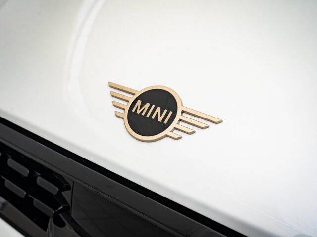 2025 MINI Hardtop 2 Door Cooper Signature Trim