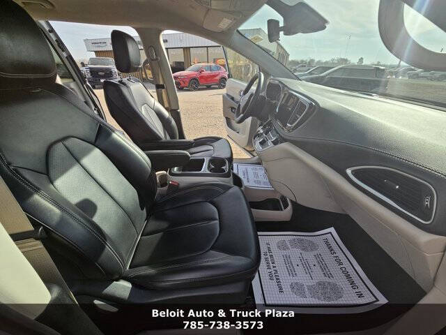 2023 Chrysler Pacifica Plug-In Hybrid Touring L