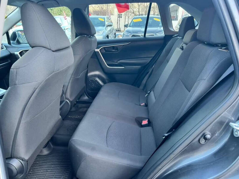 2020 Toyota RAV4 LE