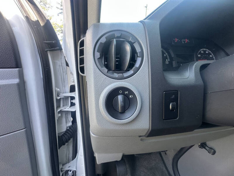 2013 Ford E-Series E-350 SD XL