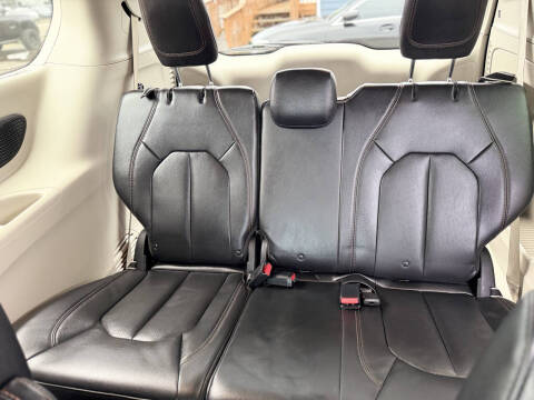 2017 Chrysler Pacifica Touring-L Plus