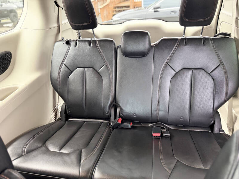 2017 Chrysler Pacifica Touring-L Plus