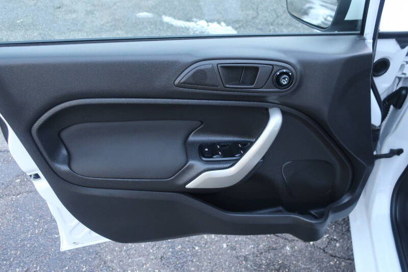 2011 Ford Fiesta SES