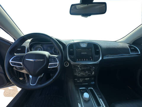 2017 Chrysler 300 Limited