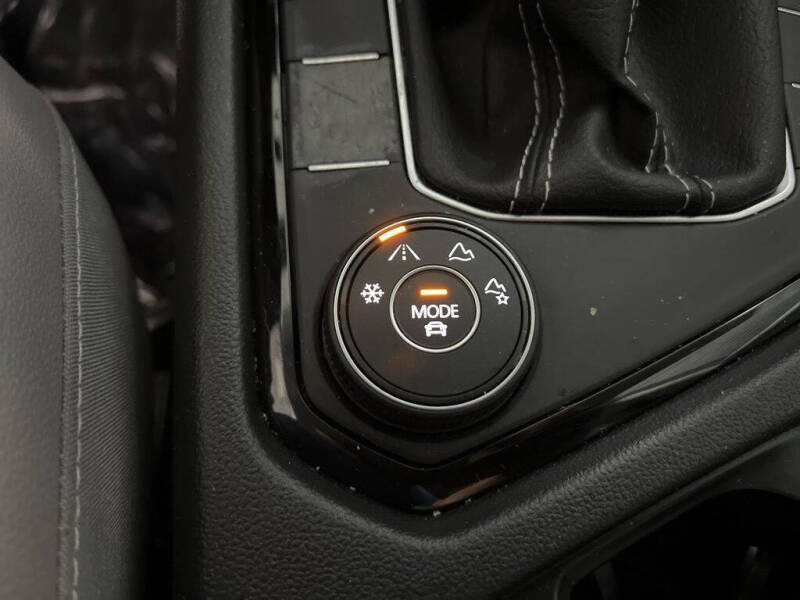 2024 Volkswagen Taos SE 4Motion