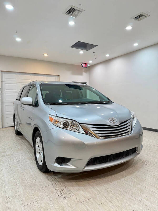 2017 Toyota Sienna LE 8-Passenger