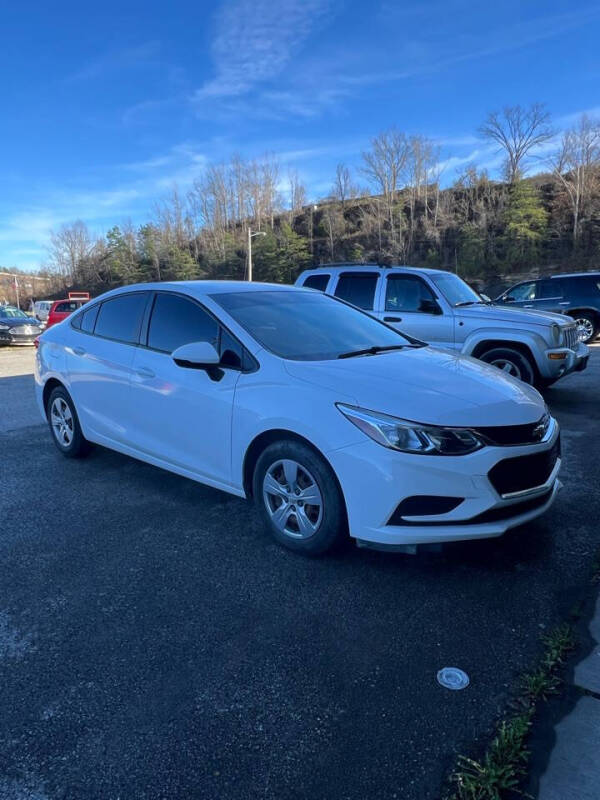 2018 Chevrolet Cruze LS photo 2