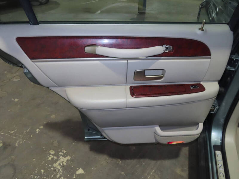 2003 Lincoln Town Car Signature