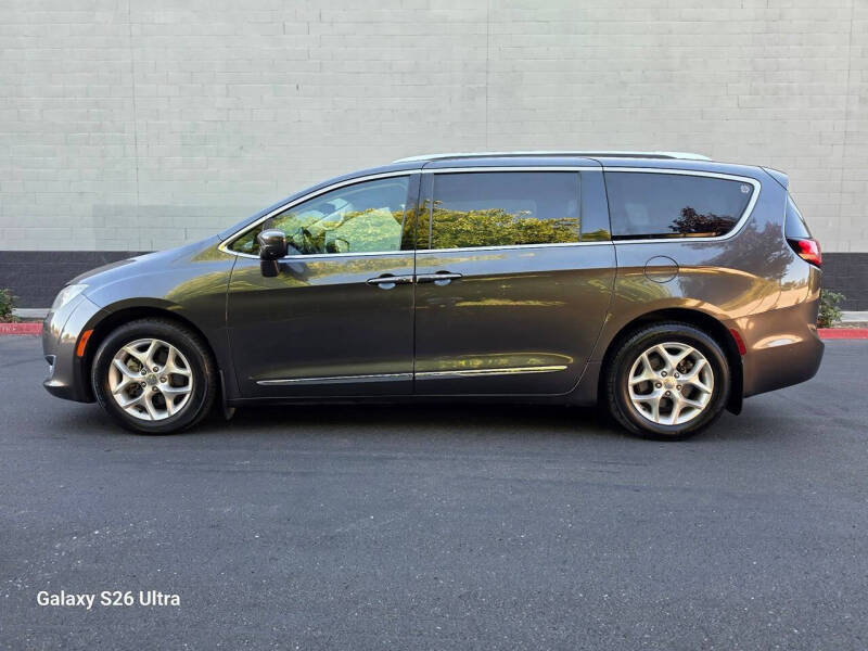 2018 Chrysler Pacifica Touring L