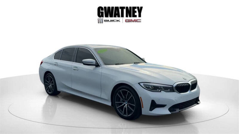 2021 BMW 3 Series 330i's photo