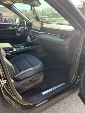 2025 Ford Explorer ST-Line