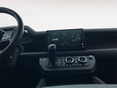 2024 Land Rover Defender 130 P400 Outbound