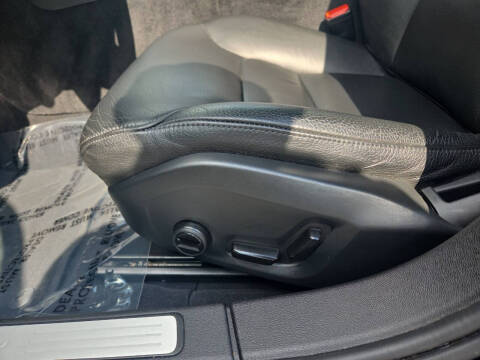 2024 Volvo S60 B5 Plus Dark Theme