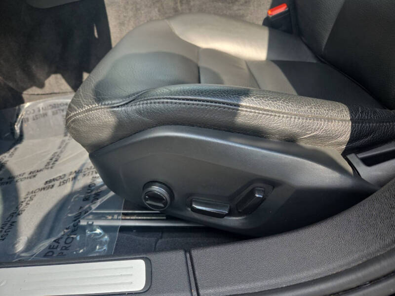 2024 Volvo S60 B5 Plus Dark Theme