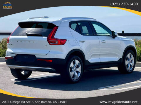 2022 Volvo XC40 T4 Momentum