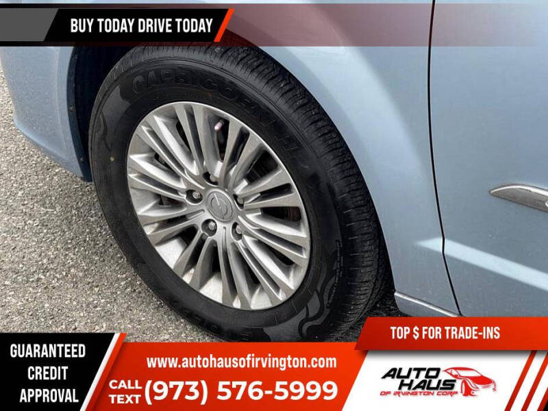 2013 Chrysler Town and Country Touring-L