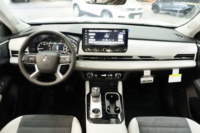 2026 Mitsubishi Outlander SE