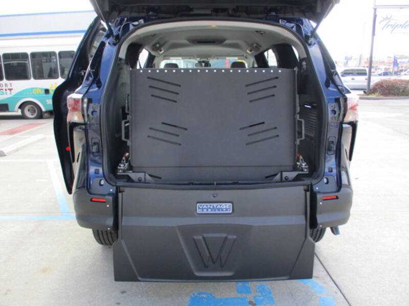 2025 Toyota Sienna LE 8-Passenger