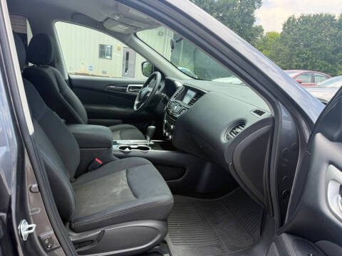 2017 Nissan Pathfinder SV