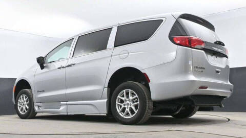 2024 Chrysler Voyager LX