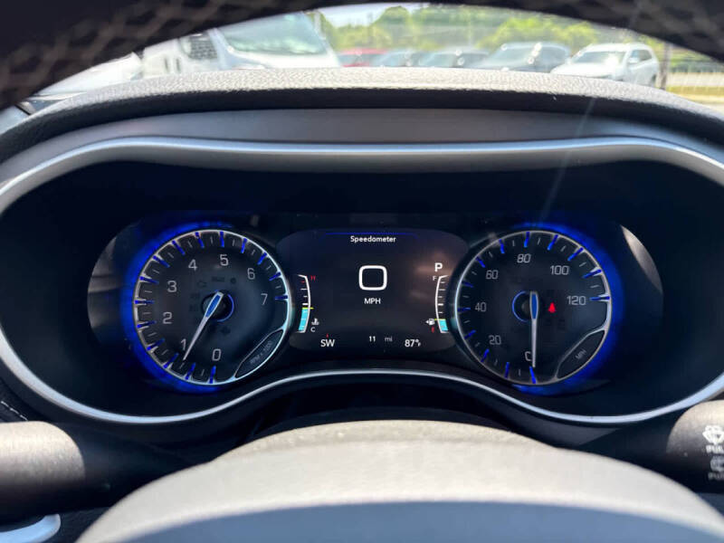2027 Chrysler Pacifica Select