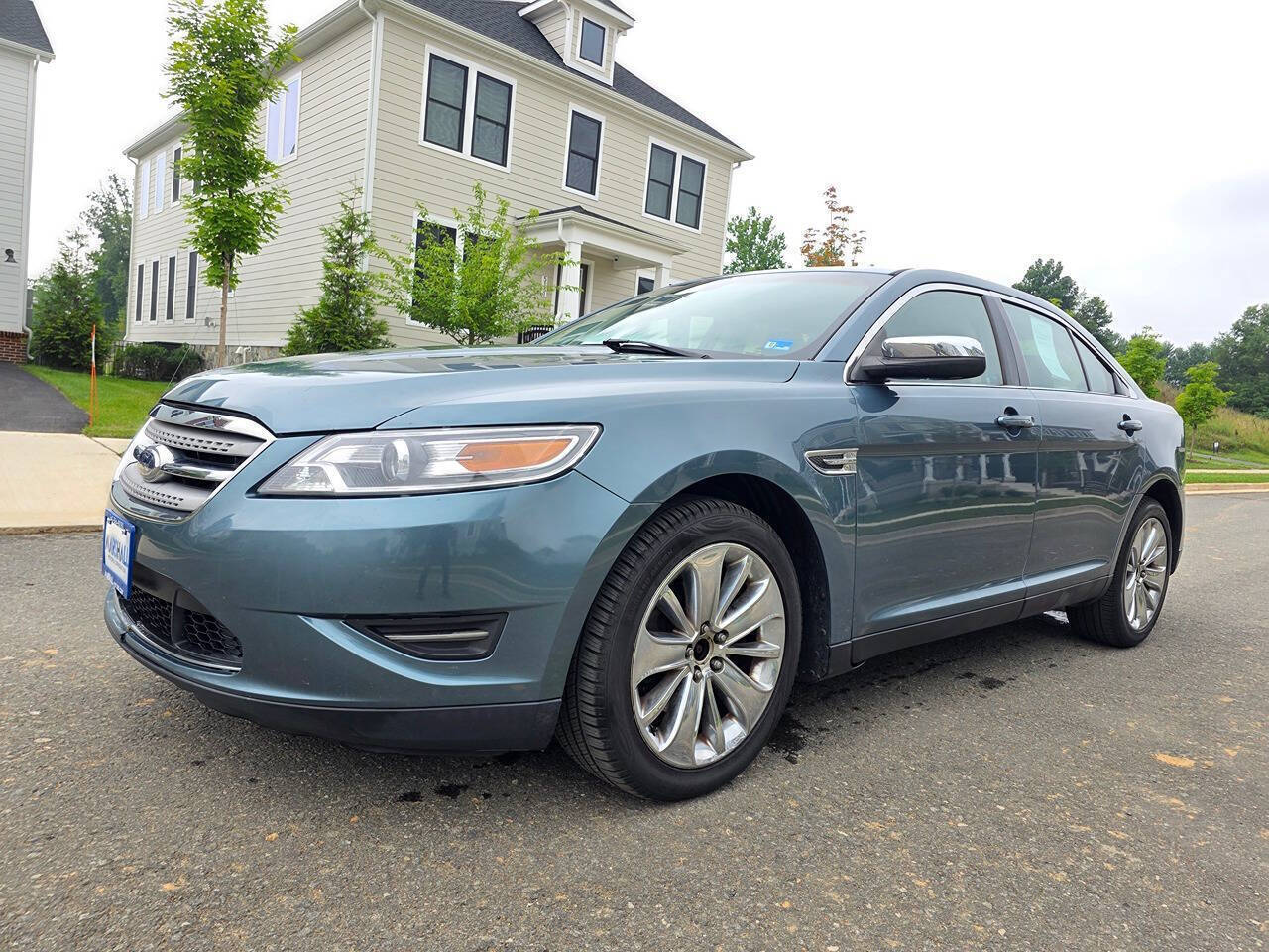 View vehicle photo 3