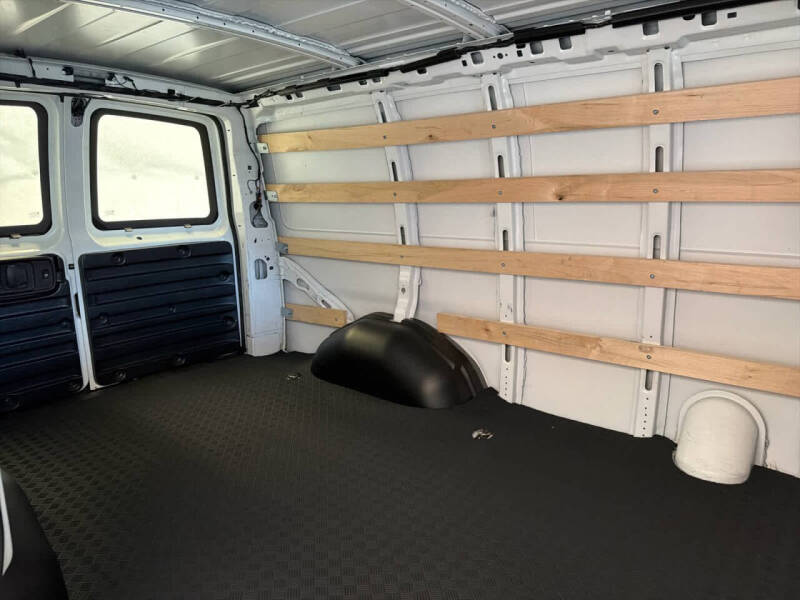 2024 Chevrolet Express 2500