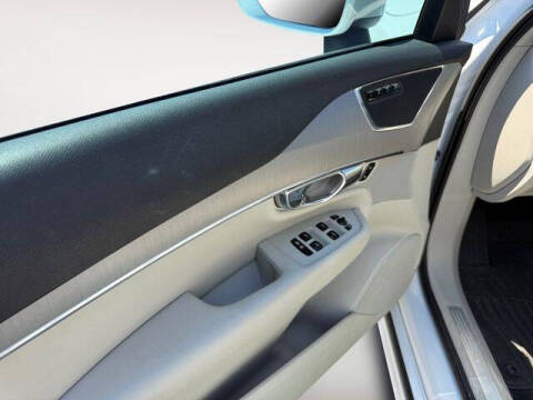 2023 Volvo XC90 B5 Core