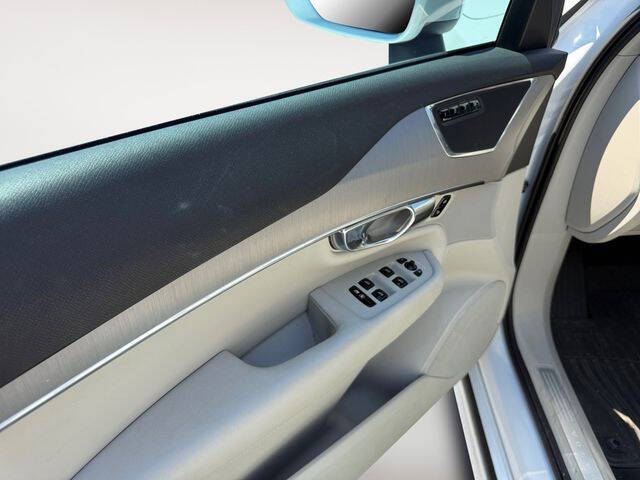 2023 Volvo XC90 B5 Core