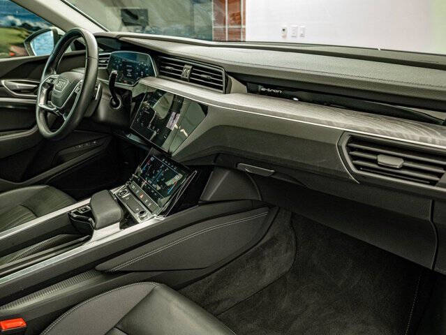 2021 Audi e-tron quattro Premium