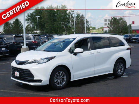 2022 Toyota Sienna LE 8-Passenger