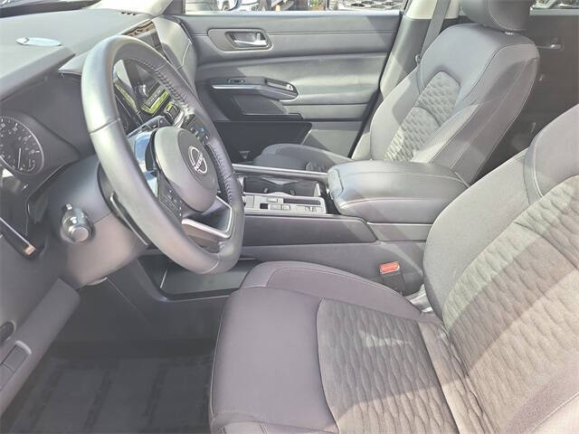 2022 Nissan Pathfinder SV