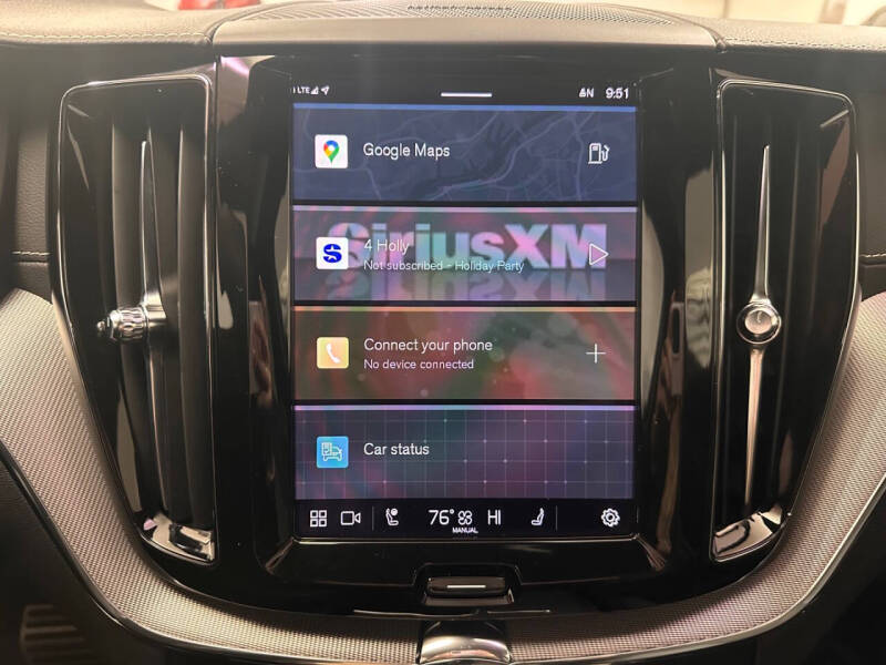 2022 Volvo XC60 B6 R-Design