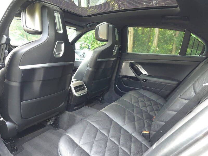 2023 BMW 7 Series 740i