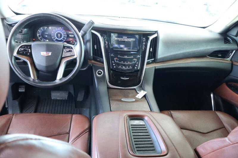 2018 Cadillac Escalade Luxury