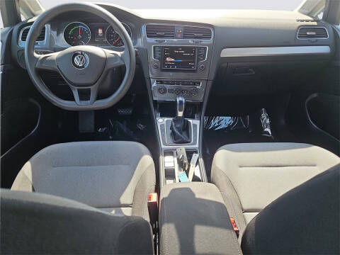 2016 Volkswagen e-Golf SE