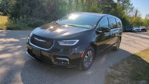 2024 Chrysler Pacifica Plug-In Hybrid Select